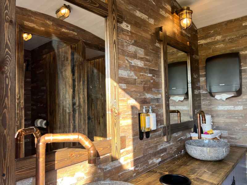 Shepherds Hut 3+1 Internal vanity area